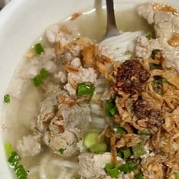 ก๋วยจั๊บเส้นลาวกระดูกหมู