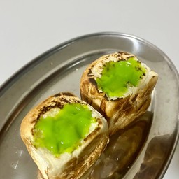 ขนมปังปิ้งไส้ล้น 2 ชิ้น