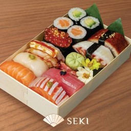 12 Kan Sushi Set