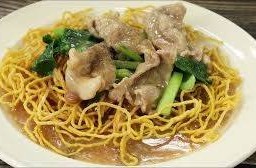 ราดหน้า หมี่กรอบ หมู