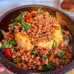 ข้าวไข่ตุ๋นภูเขาไฟกะเพราหมูสับ