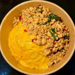 ข้าวไข่ข้น กะเพรา  อกไก่สับ