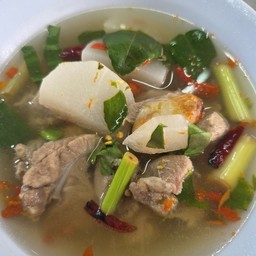 ต้มแซ่บกระดูกอ่อน กับข้าว