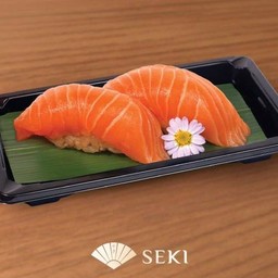 Salmon Sushi (2 Pcs)