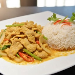 ผัดผงกะหรี่ไก่
