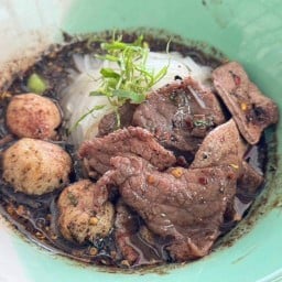 ก๋วยเตี๋ยวเรือรสเด็ด BY ป ประทีป ปตท.บางนาตราดขาเข้า กม.14