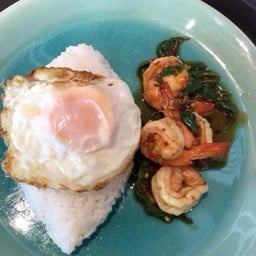 ข้าวกระเพรากุ้ง