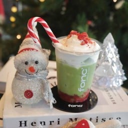 snowy strawberry matcha 