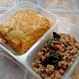 กระเพราหมูสับไข่เจียว