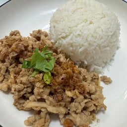 ก๋วยเตี๋ยวกับกะเพรา