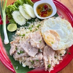 ข้าวผัดหมูจานใหญ่