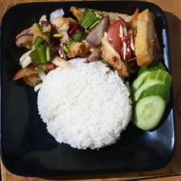 ข้าวยำไก่ทอด