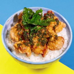 ข้าวไก่ทอดซอสกะเพรา