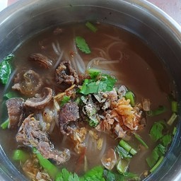 ก๋วยเตี๋ยวเอ็นเนื้อตุ๋น