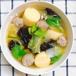 แกงจืดเต้าหู้หมูสับสาหร่าย