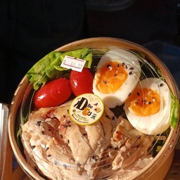 เมี่ยงสลัดอกไก่ย่าง+น้ำจิ้มเมี่ยง และผักครบเครื่อง