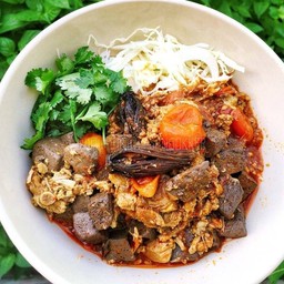 ขนมจีนหน้าบ้าน(เส้นสด) ถนนพลายแก้วติดด้านหลังโรงแรมดีรักษ์