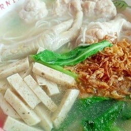 ก๋วยจั๊บตีนไก่