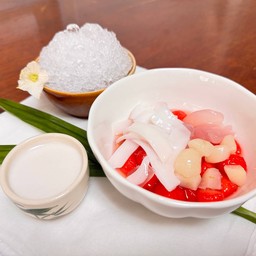 ทับทิมกรอบลูกชิดมะพร้าวอ่อน