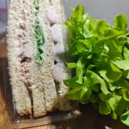 แซนวิช ไส้กรอก+ทูน่า