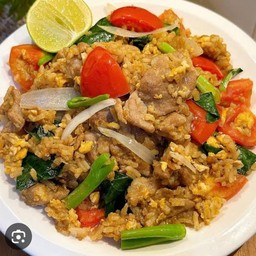 ข้าวผัดรถไฟปลาหมึก