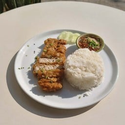 ข้าวหมูทอด น้ำจิ้มแจ่ว