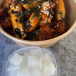 ต๊อกบกกีไก่ทอดเกาหลี&ไซเท้าดอง