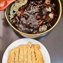 จาจังมยอนกับหมูทอด