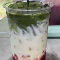 ชาเขียว นมสด สตอเบอรี่