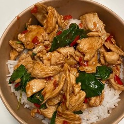 ข้าวกระเพราหมูชิ้น