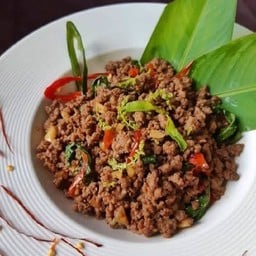 กะเพราเนื้อสับราดข้าว