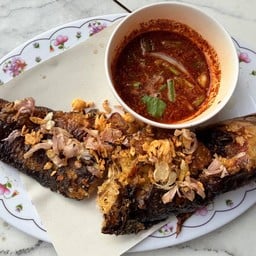 ปลาดุกทอดกระเทียม