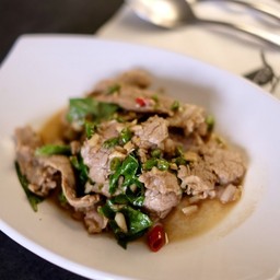 เนื้อผัดโหระพา