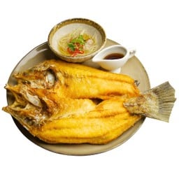 ปลากะพงทอดน้ำปลากวน ยำมะม่วง