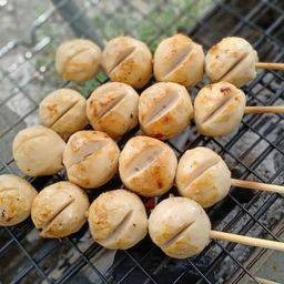 ลูกชิ้นหมูปิ้งซอสเกาหลี