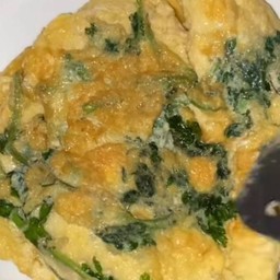 ข้าวหน้าไข่เจียวผักชี