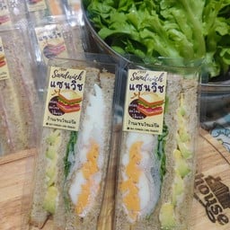 แซนวิช ไข่+อะโวคาโด้