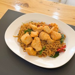 มาม่ากะเพราไก่กรอบ