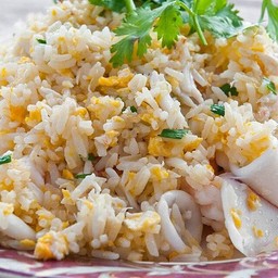 ข้าวผัดปลาหมึกจานใหญ่