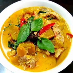 แกงเผ็ดฟักทองไก่