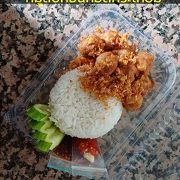 ข้าวหมูก้อนทอดกระเทียม