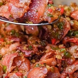 เบคอนคั่วพริกเกลือราดข้าว