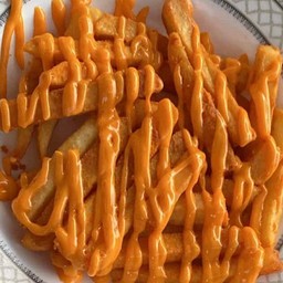 เฟรนช์ฟรายส์ เขย่าผงปาปิก้า ราดชีส