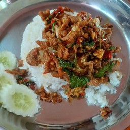 ข้าวกะเพาเนื้อ