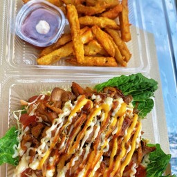 สลัดไก่อย่าง & เฟรนช์ฟรายส์