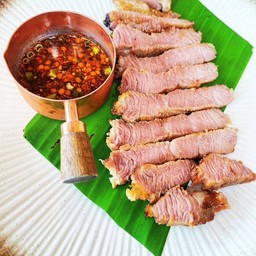 คอหมูย่างน้ำจิ้มแจ่ว