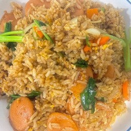 ข้าวผัดไส้กรอก