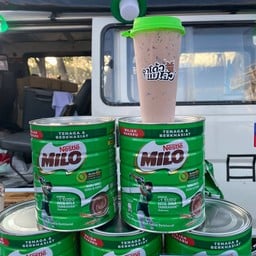 อาโด้ว แมโล้ว