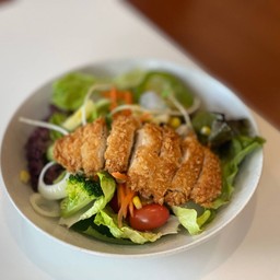 สลัดไก่กรอบ (Crispy Chicken Salad)