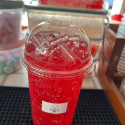 น้ำแดงโซดา